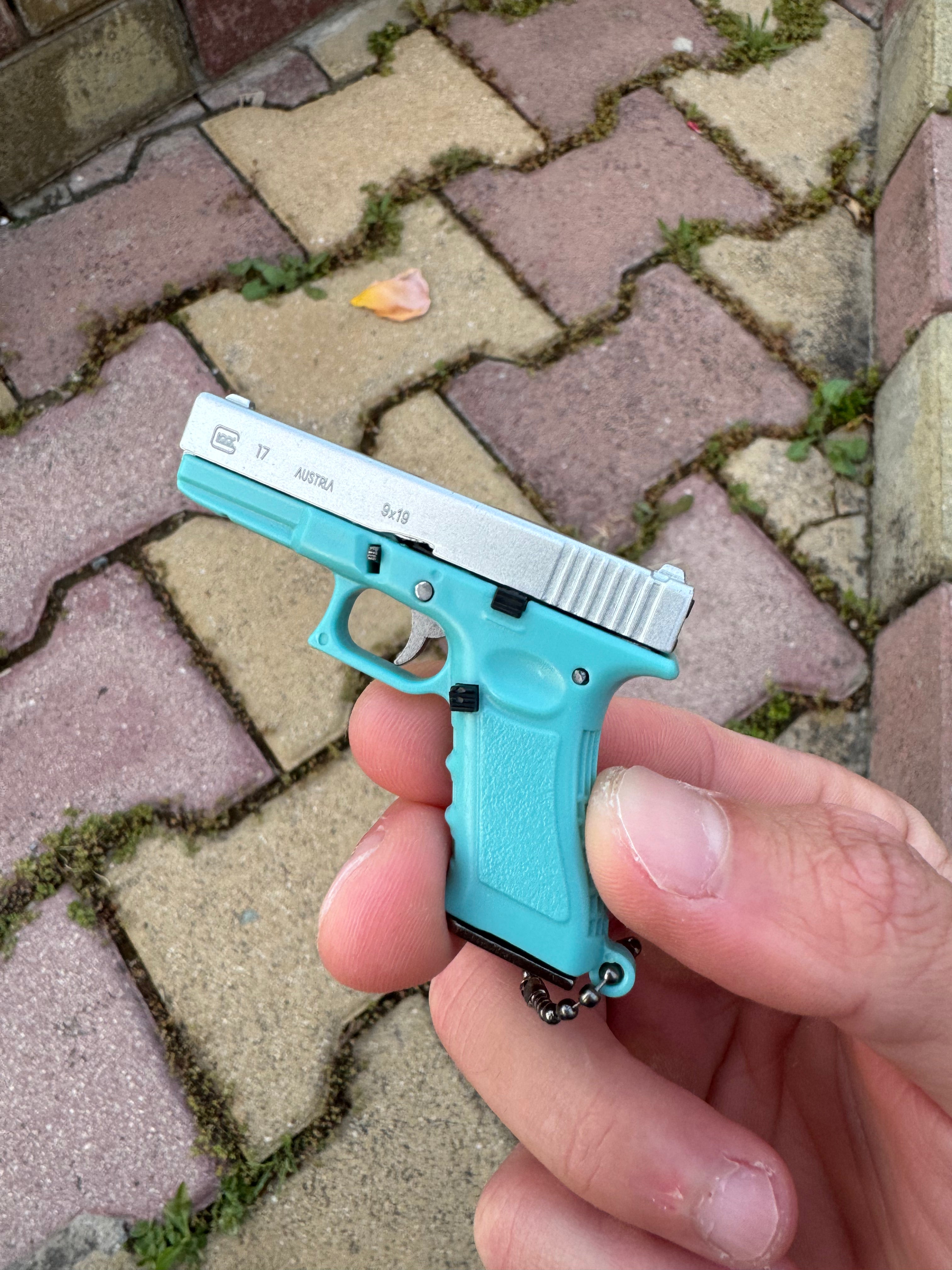 Mini Metal Pistol Keychain – Realistic Collectible Toy